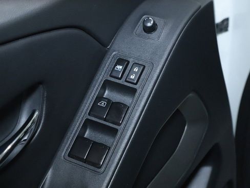 Certified 2025 Nissan Frontier SV RWD image 18