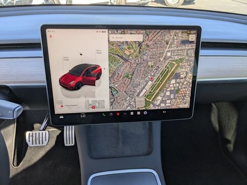 Used 2023 Tesla Model Y Performance image 12