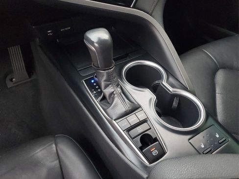 Used 2018 Toyota Camry XLE image 24