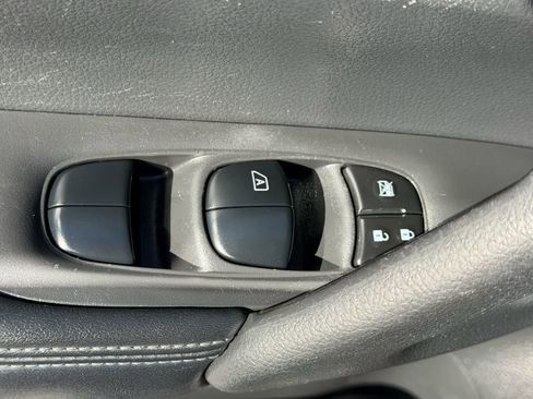 Certified 2020 Nissan Rogue SV FWD image 17