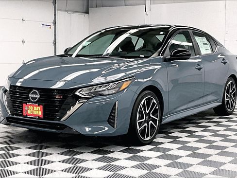 New 2025 Nissan Sentra SR w/ SR Premium Package FWD image 6