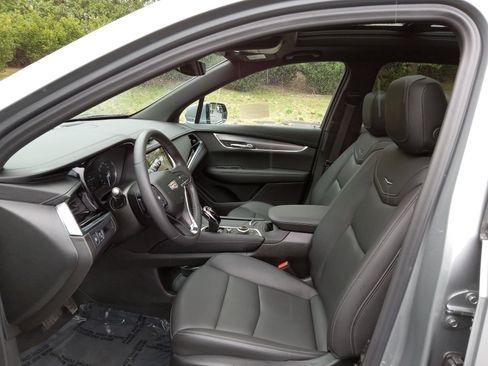 Used 2024 Cadillac XT6 Luxury w/ LPO, Floor Liner Package AWD/4WD image 10