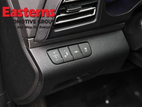 Used 2020 Hyundai Elantra Limited w/ Winter Weather Package FWD image 23