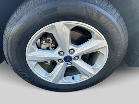 Used 2017 Ford Edge SE image 9