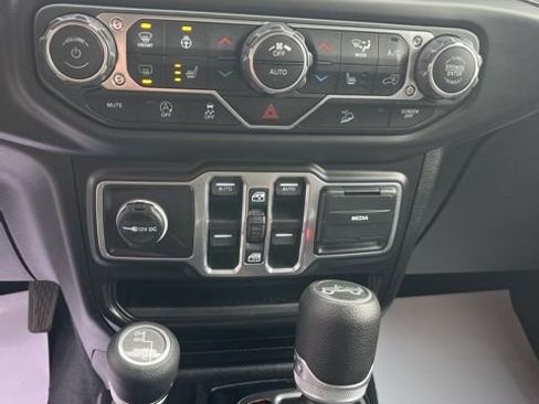 Used 2018 Jeep Wrangler Unlimited Sport S image 23