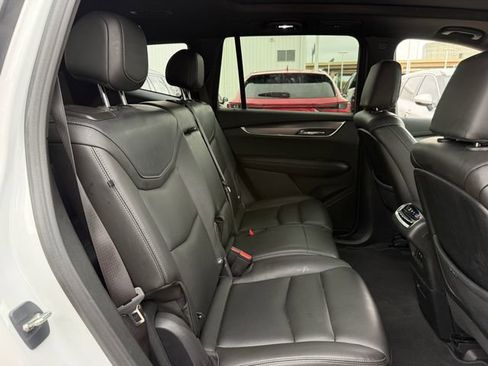 Used 2024 Cadillac XT6 Luxury FWD image 30