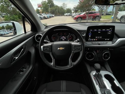 Used 2024 Chevrolet Blazer LT w/ Convenience Package FWD image 11