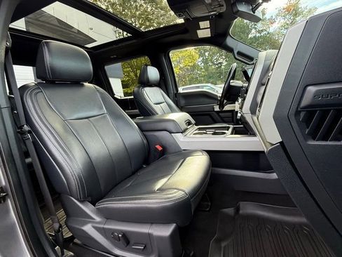 Used 2022 Ford F250 Lariat w/ Black Appearance Package image 17