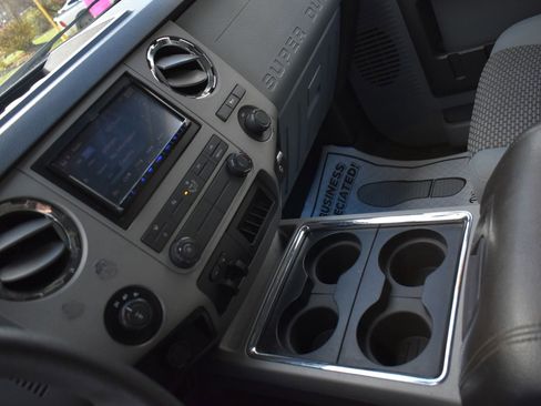 Used 2013 Ford F250 XLT w/ XLT Premium Pkg image 26