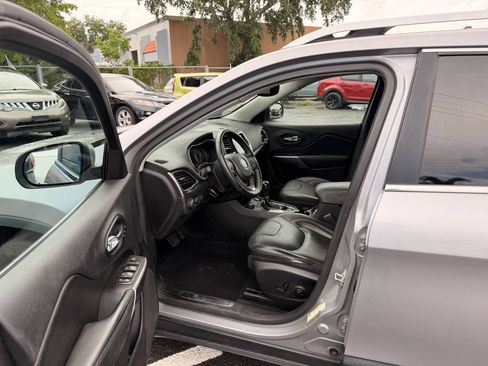 Used 2019 Jeep Cherokee Limited AWD/4WD image 14