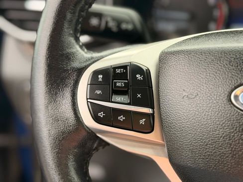 Used 2022 Ford Explorer Limited w/ Equipment Group 301A AWD/4WD image 29