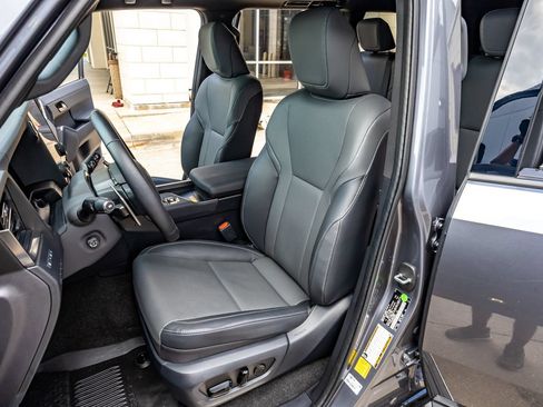 Used 2025 Lexus GX 550 w/ Accessory Package (Z1) AWD/4WD image 30