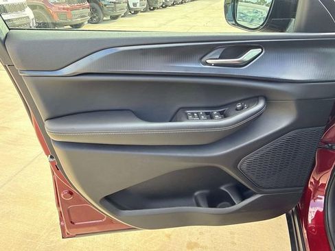 New 2025 Jeep Grand Cherokee Altitude RWD image 11