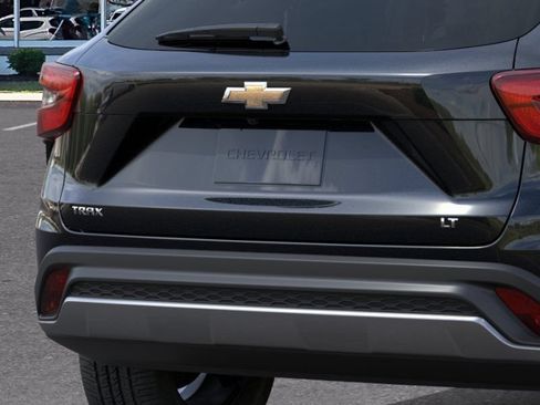 New 2026 Chevrolet Trax LT w/ LT Convenience Package FWD image 14