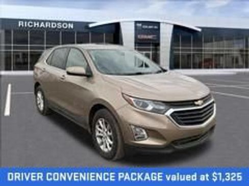 Used 2019 Chevrolet Equinox LT w/ Driver Convenience Package FWD image 2
