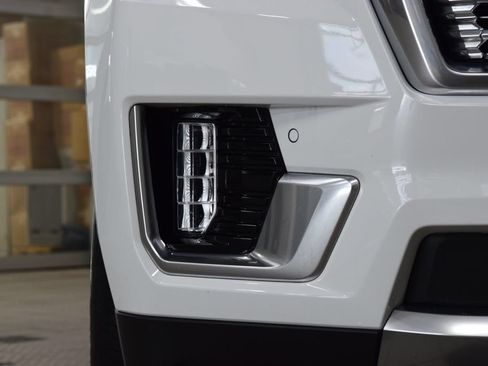 Used 2024 GMC Yukon XL Denali AWD/4WD image 14