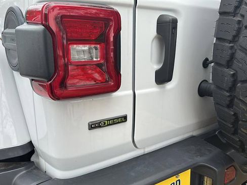 Used 2023 Jeep Wrangler Unlimited Rubicon w/ LED Lighting Group image 8