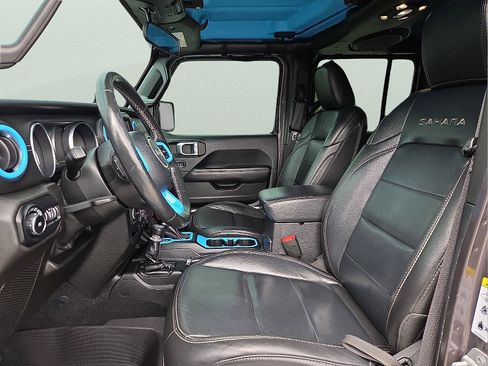 Used 2019 Jeep Wrangler Unlimited Sahara w/ Cold Weather Group AWD/4WD image 14