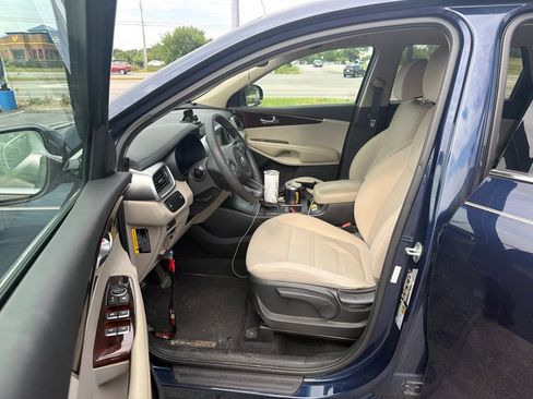 Used 2017 Kia Sorento AWD image 6