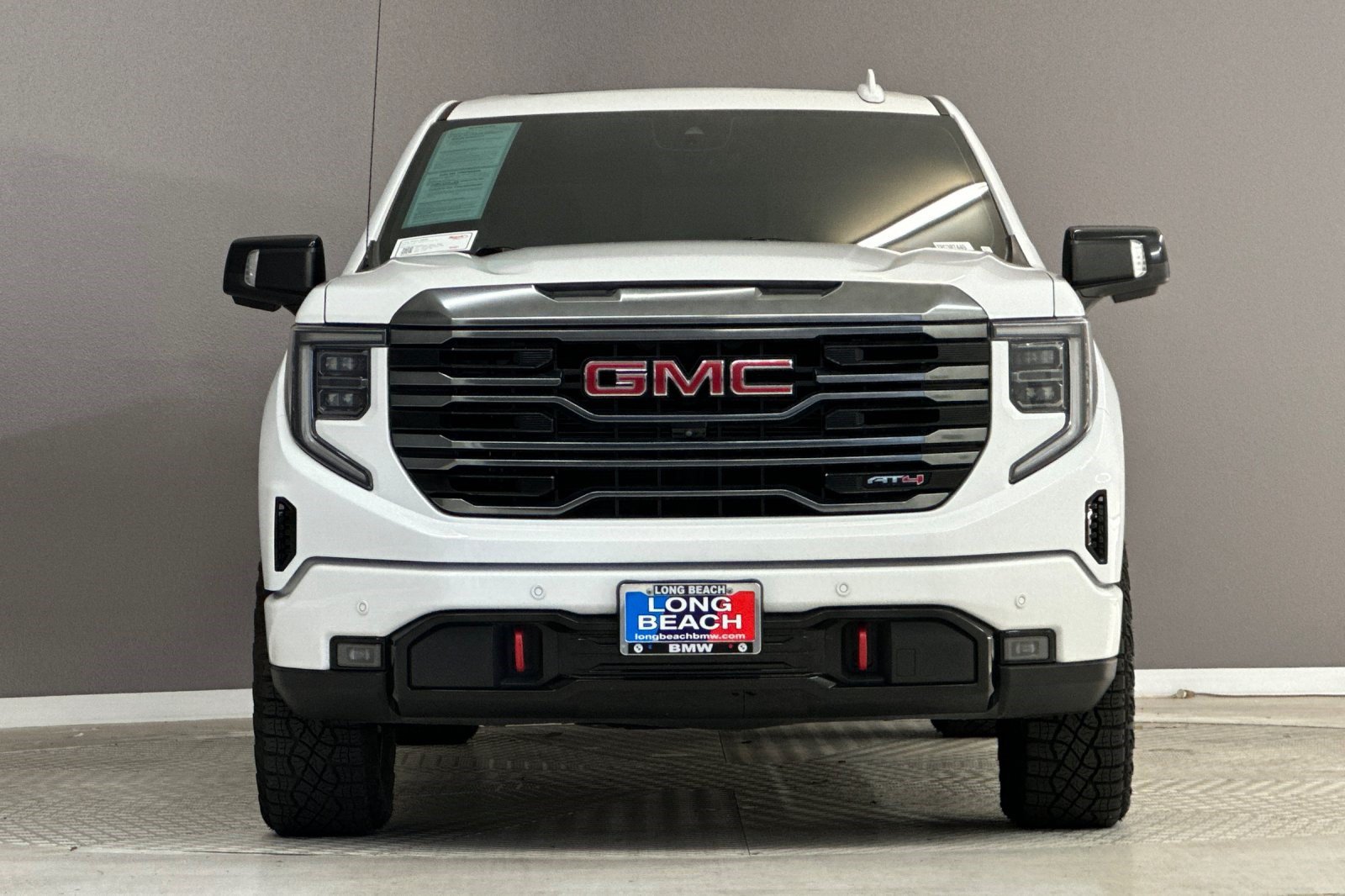 Used 2023 GMC Sierra 1500 AT4 w/ Technology Package AWD/4WD image 5