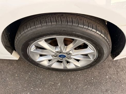 Used 2017 Ford Fusion SE w/ Fusion SE Technology Package image 38