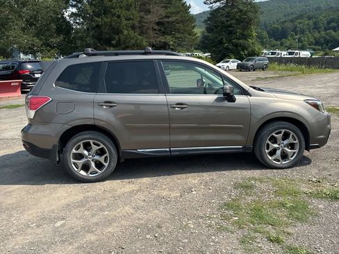 Used 2017 Subaru Forester 2.5i Touring AWD/4WD image 10