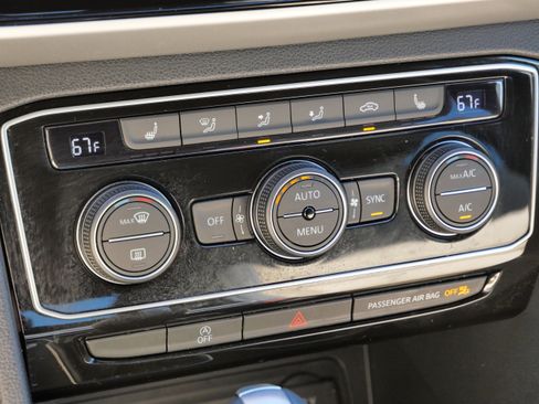 Certified 2022 Volkswagen Atlas Cross Sport SE image 24