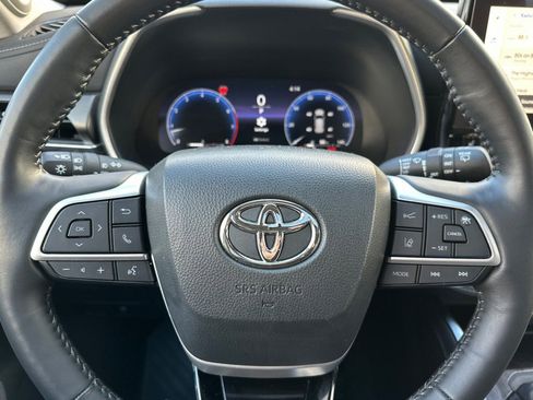 Used 2023 Toyota Highlander Limited image 28