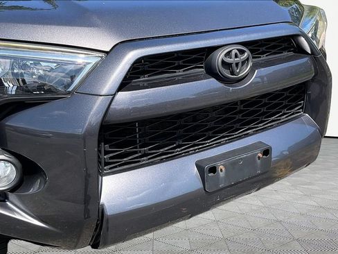 Used 2015 Toyota 4Runner SR5 AWD/4WD image 35