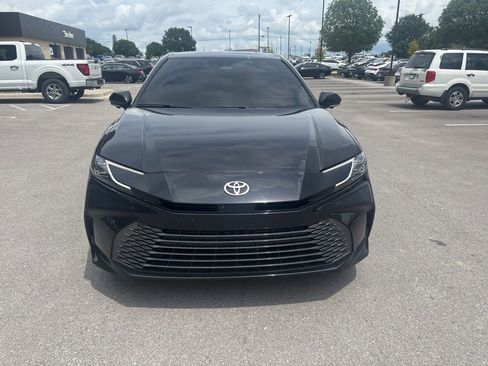 Used 2025 Toyota Camry XLE w/ Premium Plus Package FWD image 4