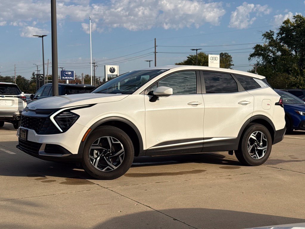 Used 2025 Kia Sportage LX AWD/4WD image 6