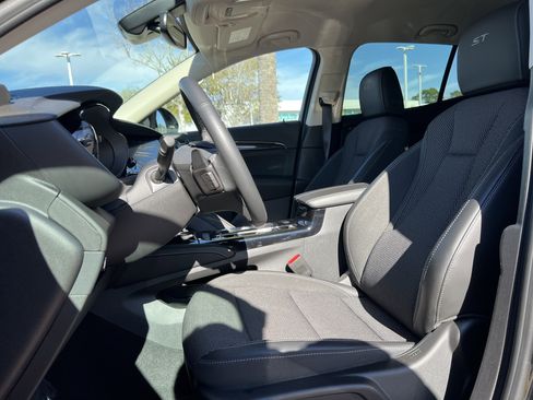 Used 2022 Buick Envision Preferred image 16