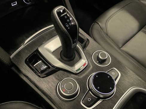 Used 2023 Alfa Romeo Stelvio Sprint AWD/4WD image 18