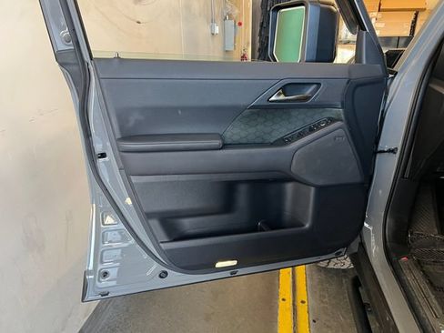 Used 2025 Lexus GX 550 w/ Accessory Package (32) AWD/4WD image 35