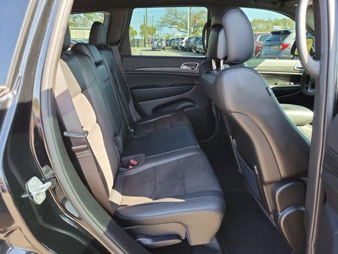 Used 2022 Jeep Grand Cherokee Laredo X image 12