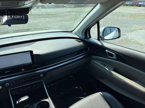 Used 2026 Kia Carnival FWD image 34