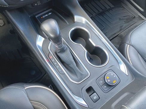 Used 2022 Chevrolet Traverse Premier image 16