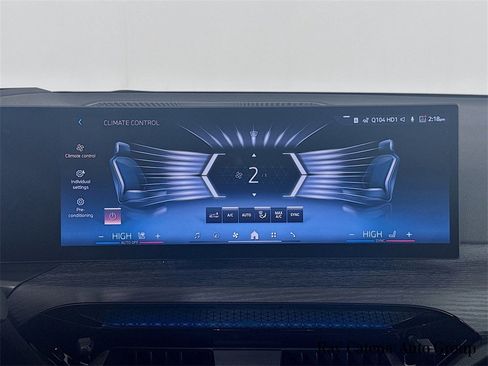 Used 2025 BMW 330i xDrive Sedan w/ Premium Package image 16