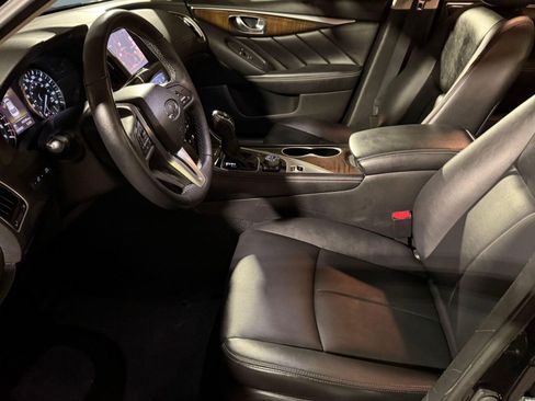 Used 2018 INFINITI Q50 Luxe w/ Essential Package (3.0T Luxe) AWD/4WD image 5