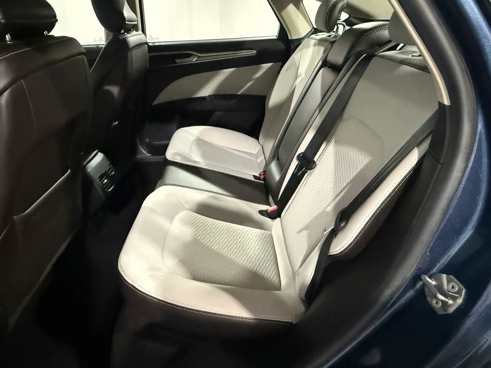 Used 2019 Ford Fusion SE w/ Equipment Group 151A FWD image 29
