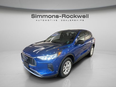 Used 2023 Ford Escape Active image 1