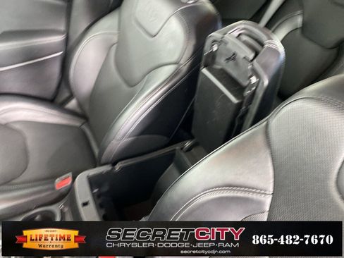 Used 2023 Jeep Cherokee Altitude Lux image 26