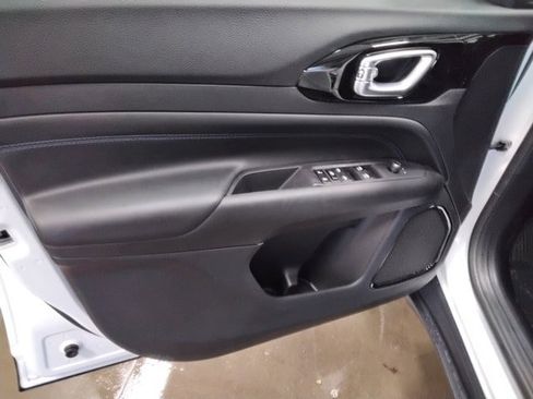 New 2026 Jeep Compass Latitude image 13