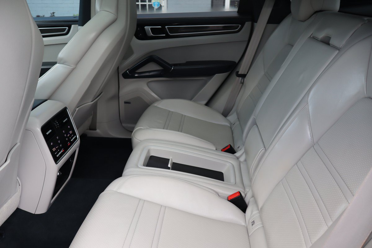 Used 2023 Porsche Cayenne Platinum Edition AWD/4WD image 31