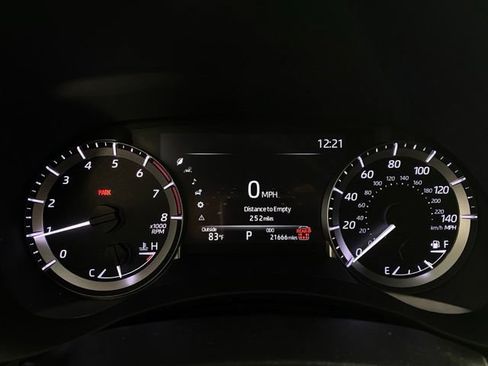 Used 2024 Toyota Highlander XLE FWD image 20