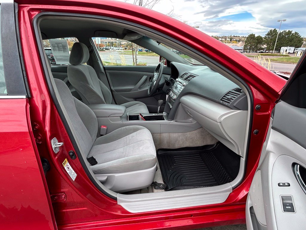 Used 2011 Toyota Camry LE FWD image 30
