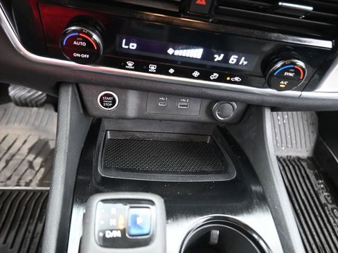 Used 2022 Nissan Rogue SV AWD/4WD image 14