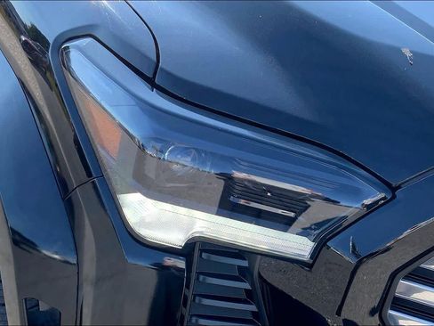 Used 2025 Toyota Tacoma Limited image 27