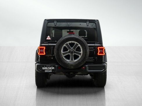 Used 2018 Jeep Wrangler Unlimited Sahara w/ Uconnect 4C Nav & Sound Group image 4