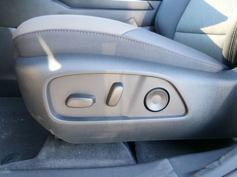 New 2026 Chevrolet Equinox LT w/ Convenience Package II image 17